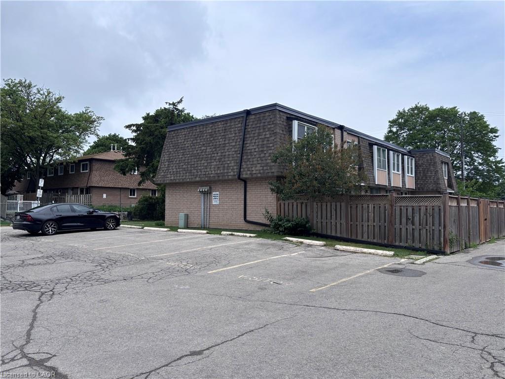 4-153 Limeridge Road W Property Photo 3