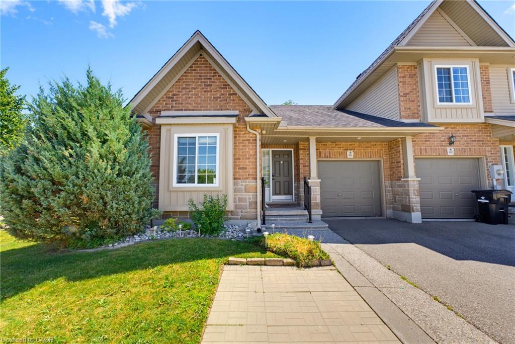 934 Zeller Crescent Property Photo 1