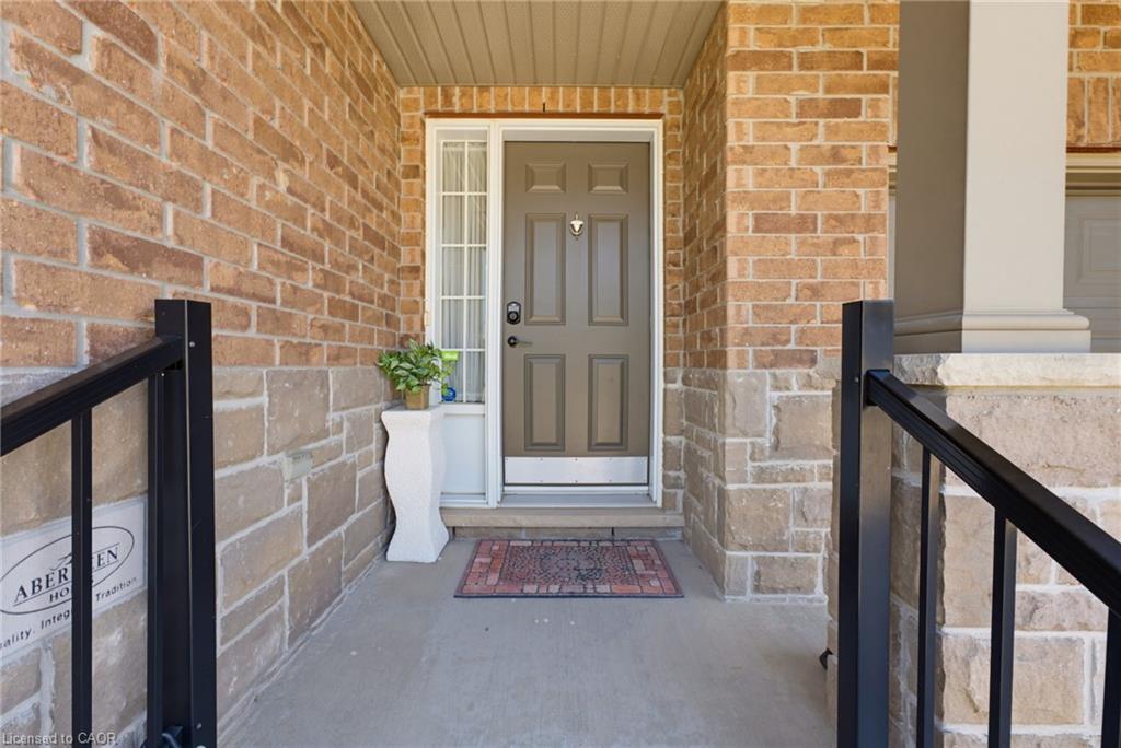 934 Zeller Crescent Property Photo 3