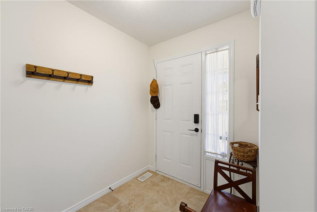934 Zeller Crescent Property Photo 4