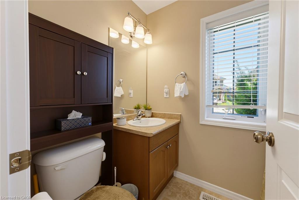 934 Zeller Crescent Property Photo 15