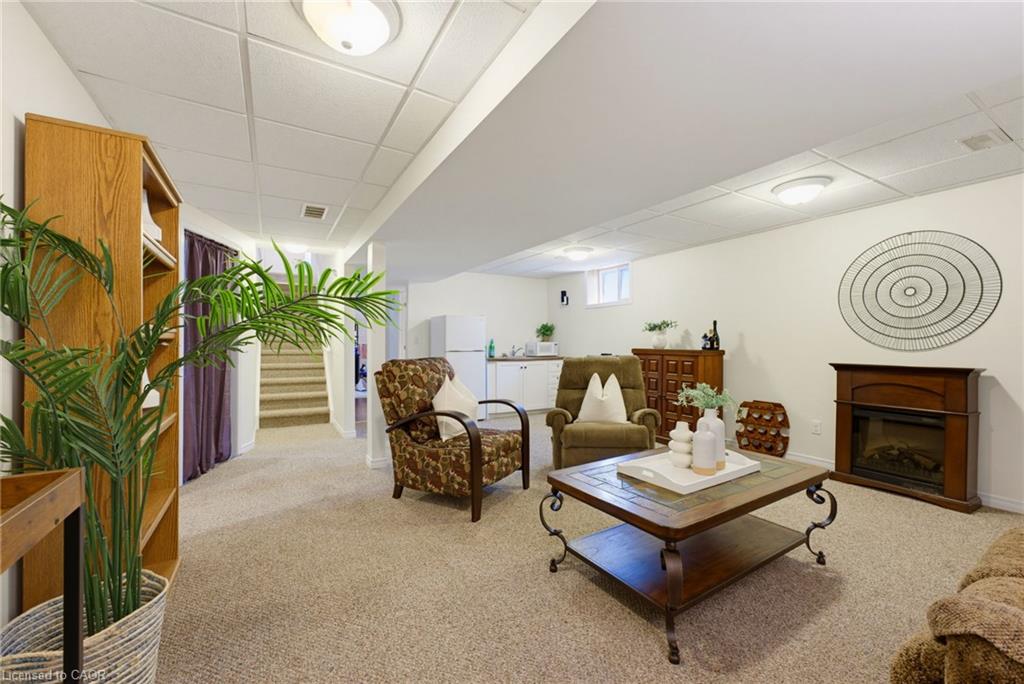 934 Zeller Crescent Property Photo 16