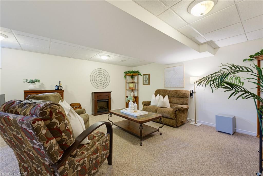 934 Zeller Crescent Property Photo 18