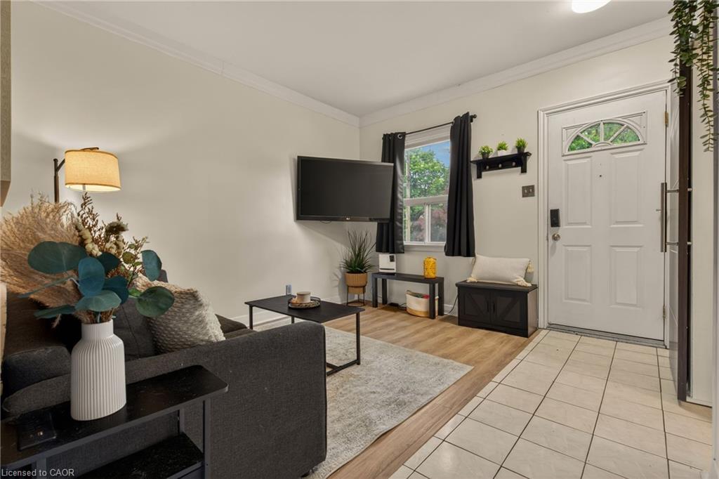 153 Ferrie Street E Property Photo 2