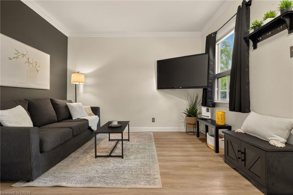 153 Ferrie Street E Property Photo 3