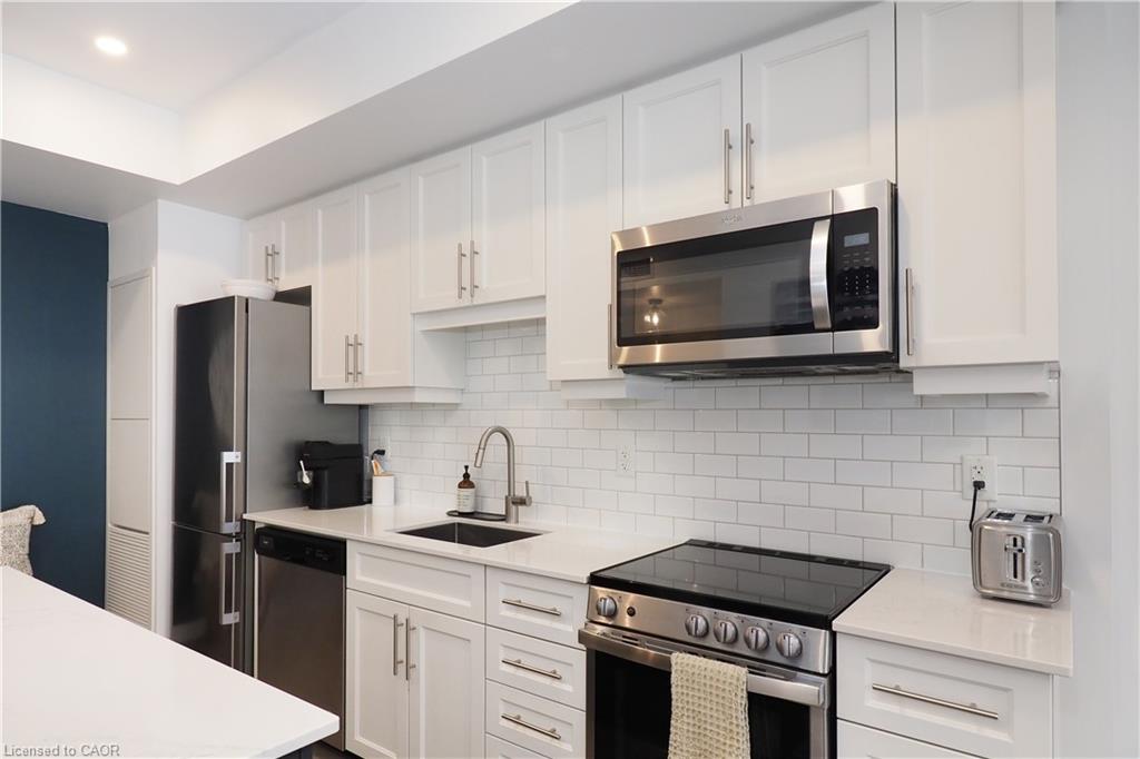408-243 Northfield Drive E Property Photo 11