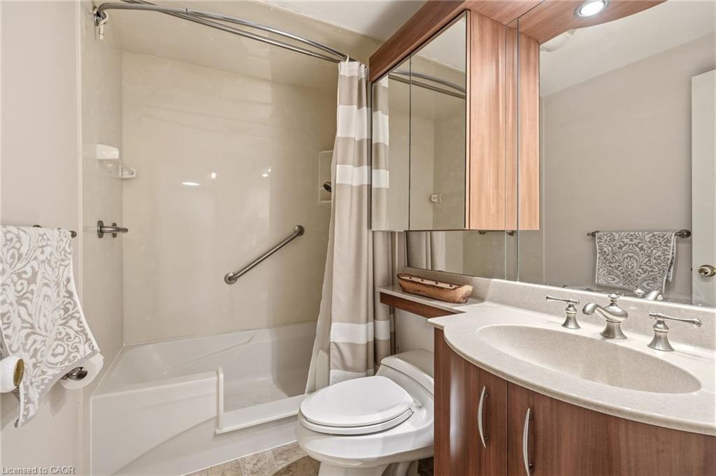 570 Forestwood Crescent Property Photo 16
