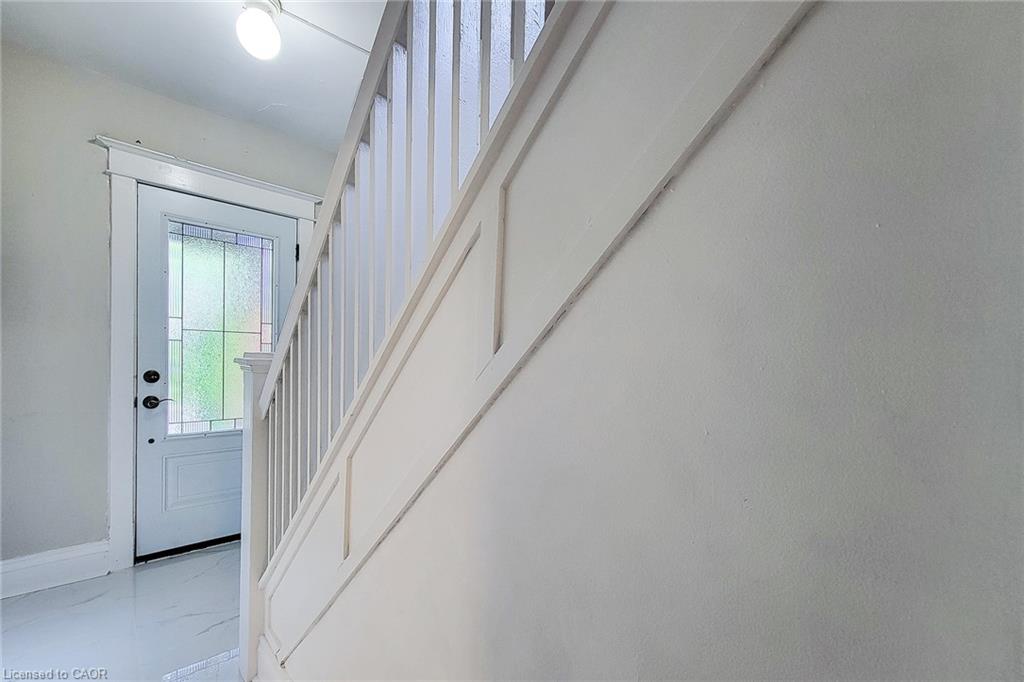 7 Norfolk Street N Property Photo 6