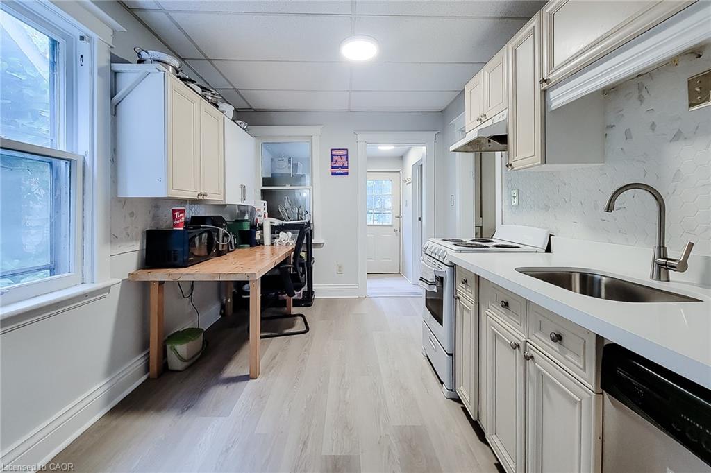 7 Norfolk Street N Property Photo 11