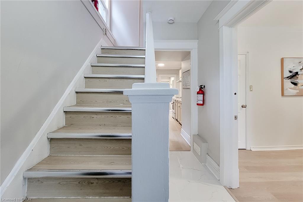 7 Norfolk Street N Property Photo 14