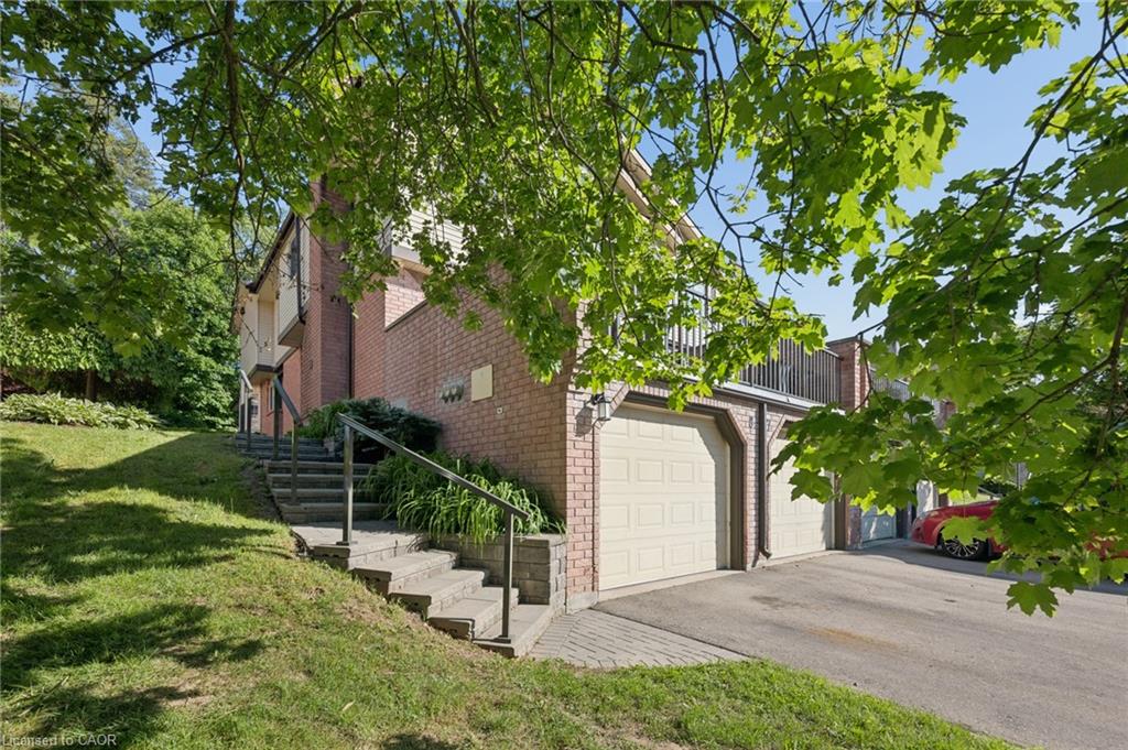 8-236 Kingswood Drive Property Photo 5