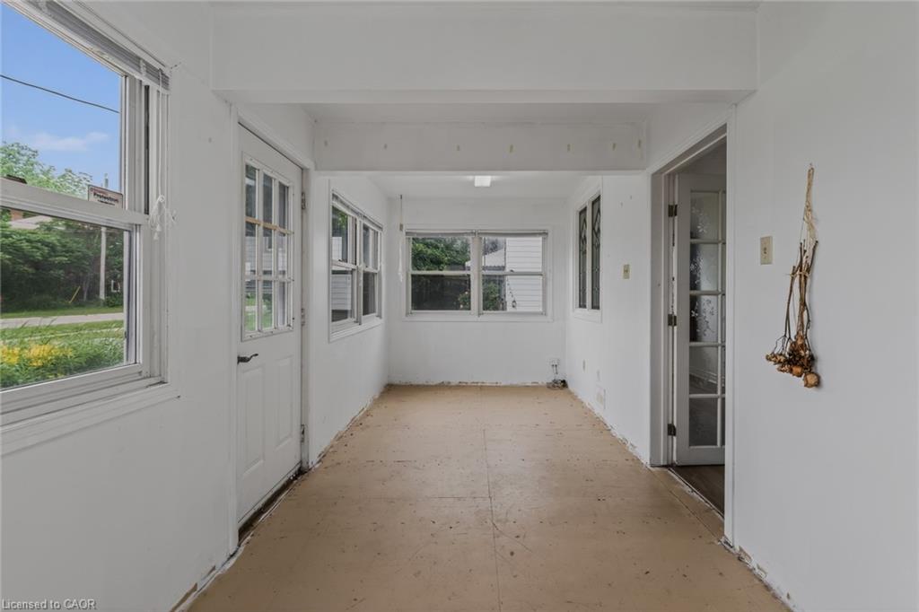 140 Townline Street Property Photo 8