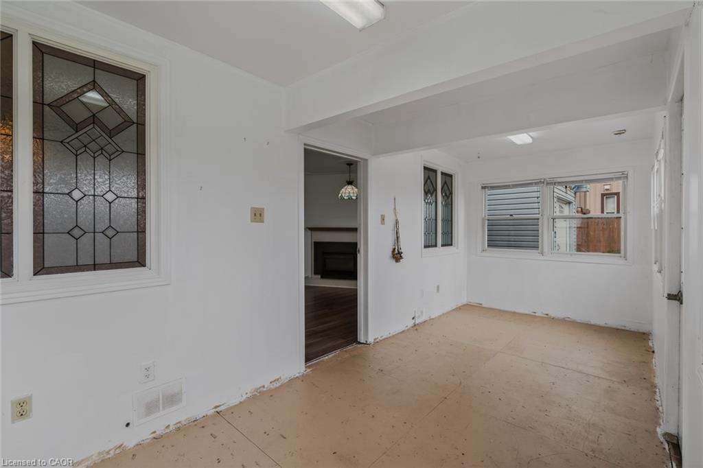 140 Townline Street Property Photo 9