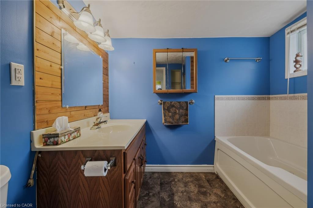 140 Townline Street Property Photo 25
