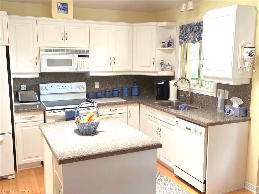 137 Foxboro Drive Property Photo 10
