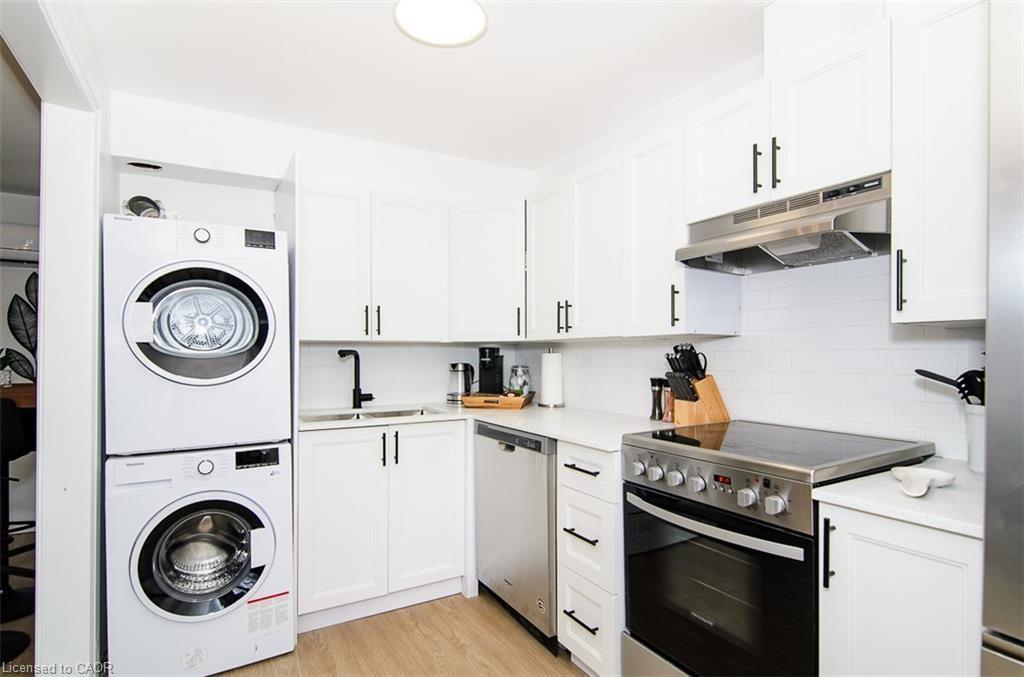 249 Emerald Street N Property Photo 5