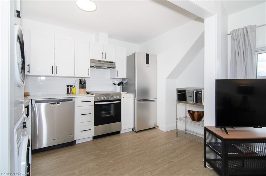 249 Emerald Street N Property Photo 6