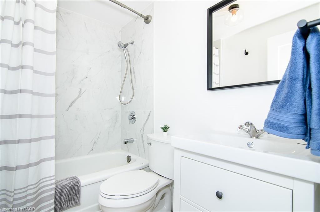 249 Emerald Street N Property Photo 10