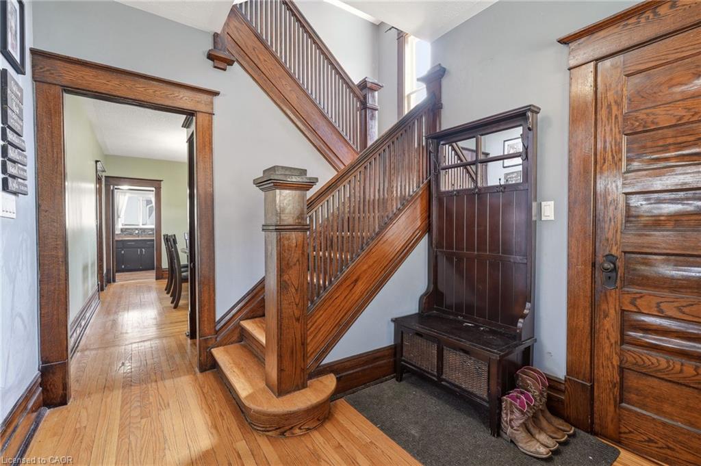 422 Lock Street W Property Photo 4