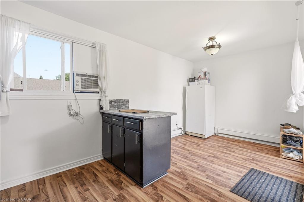 422 Lock Street W Property Photo 12