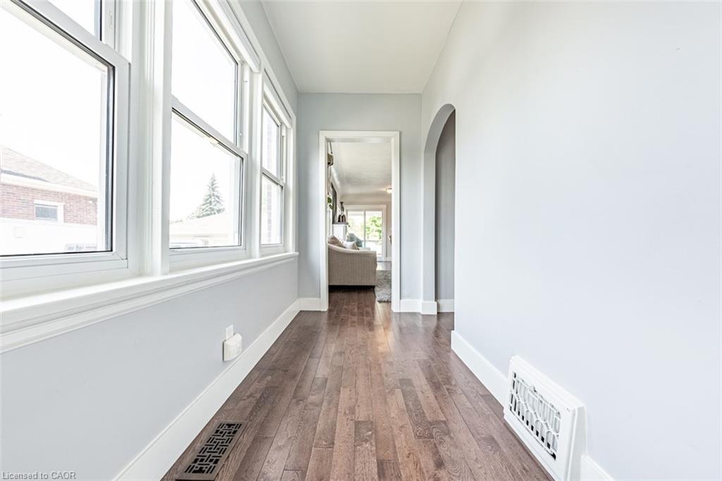 930 West 5th Street Property Photo 4