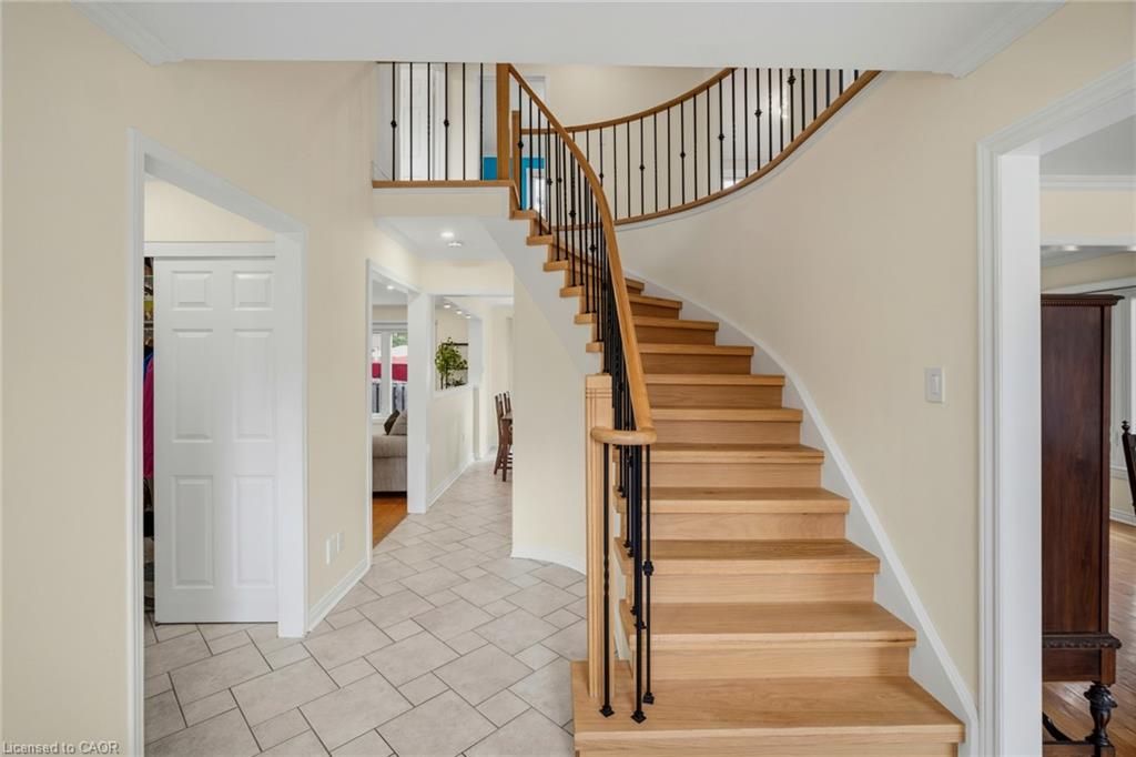 6144 Tenth Line W Property Photo 2