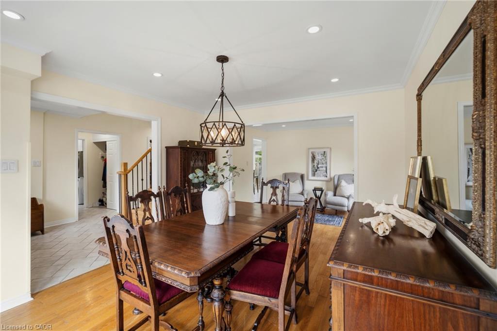 6144 Tenth Line W Property Photo 3
