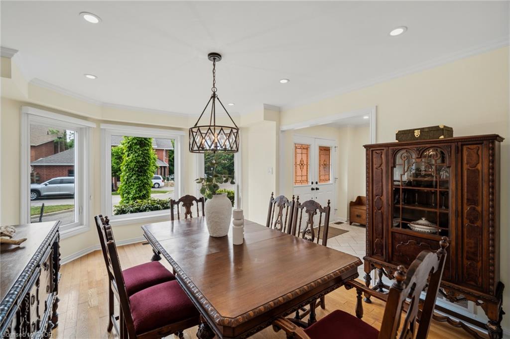 6144 Tenth Line W Property Photo 4