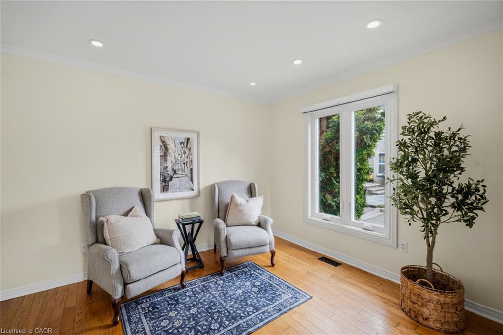6144 Tenth Line W Property Photo 6