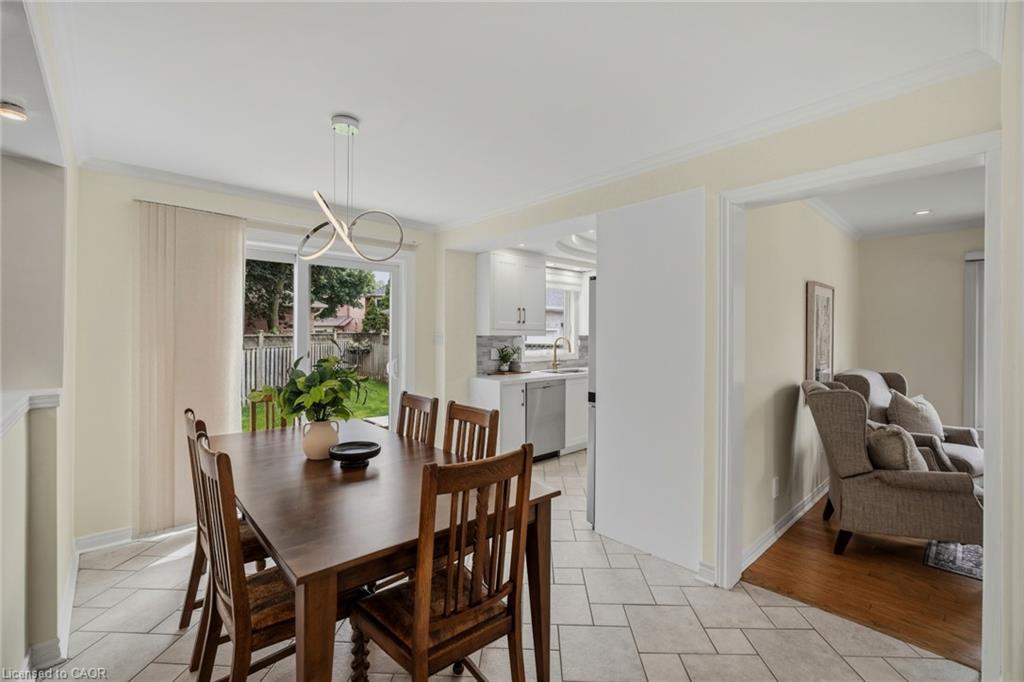 6144 Tenth Line W Property Photo 8