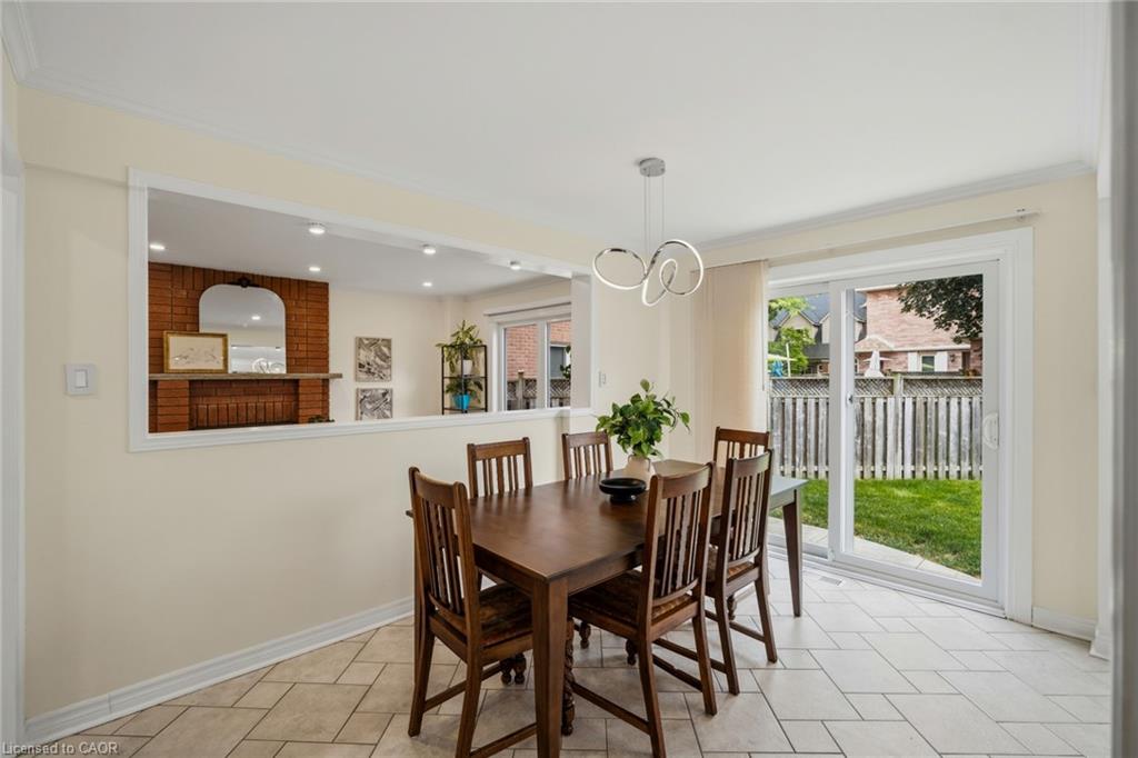6144 Tenth Line W Property Photo 9