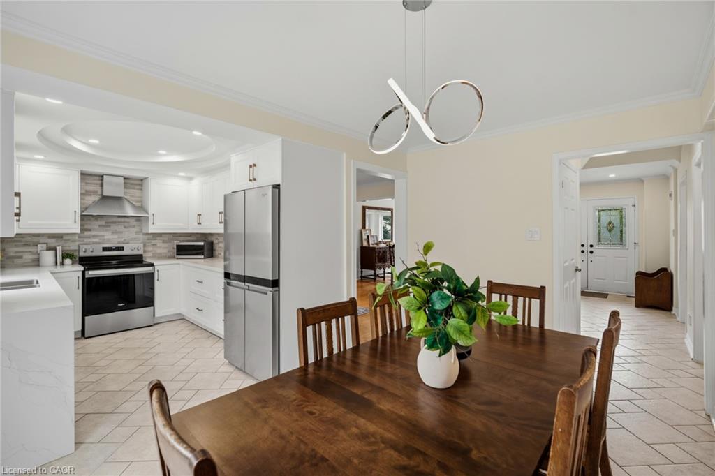 6144 Tenth Line W Property Photo 10