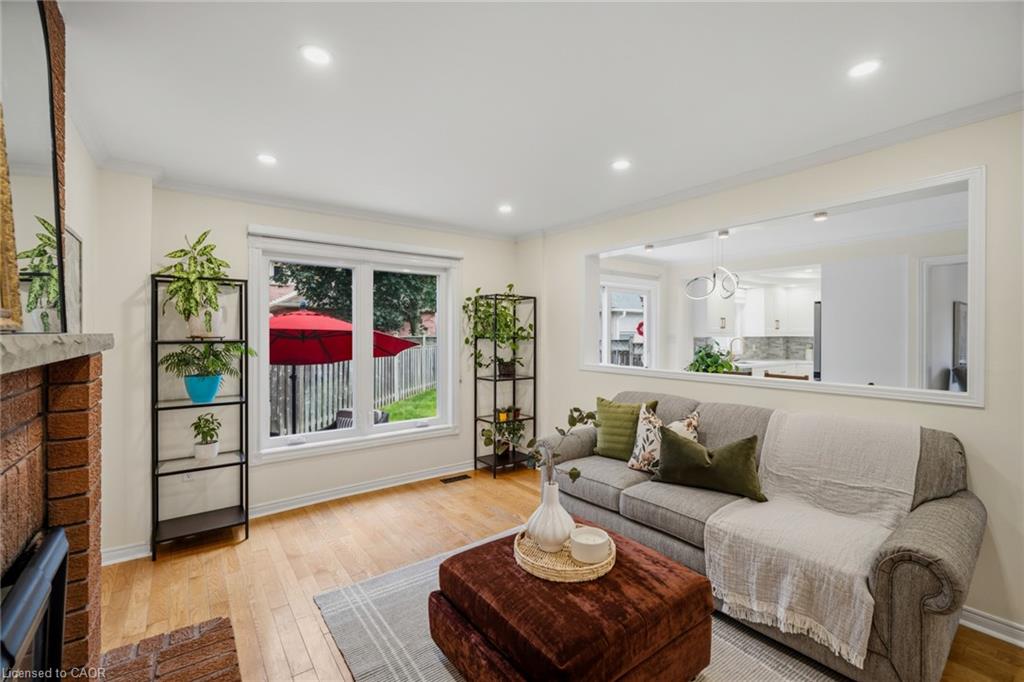 6144 Tenth Line W Property Photo 16