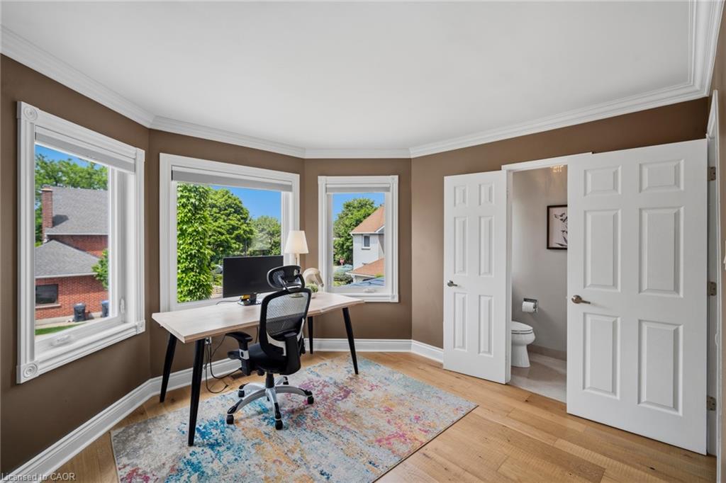 6144 Tenth Line W Property Photo 29