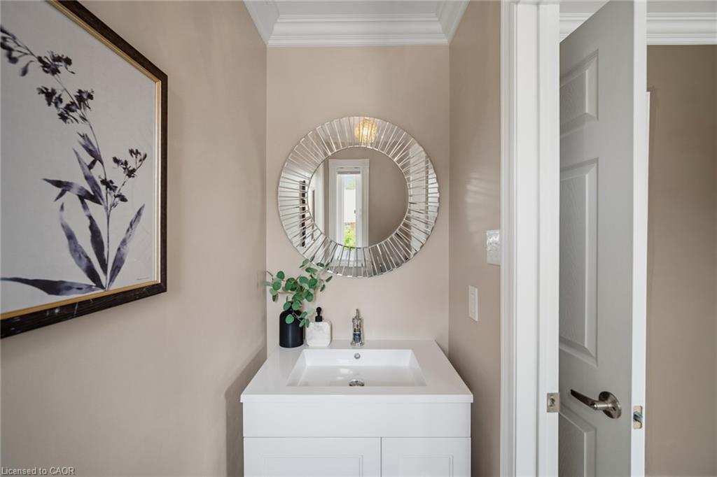 6144 Tenth Line W Property Photo 30
