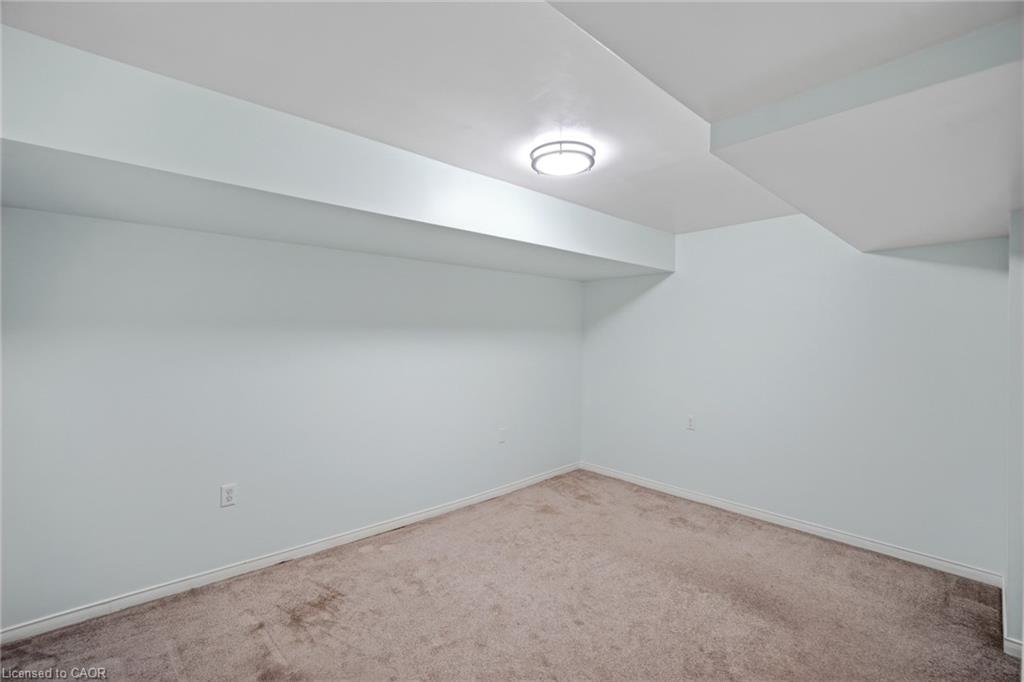 6144 Tenth Line W Property Photo 32