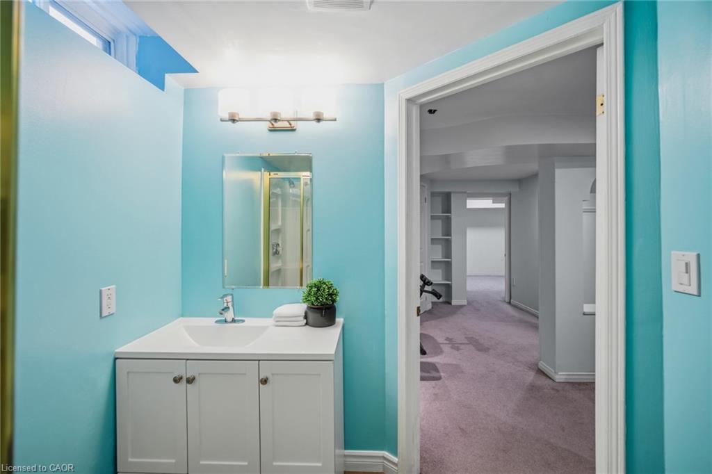 6144 Tenth Line W Property Photo 35