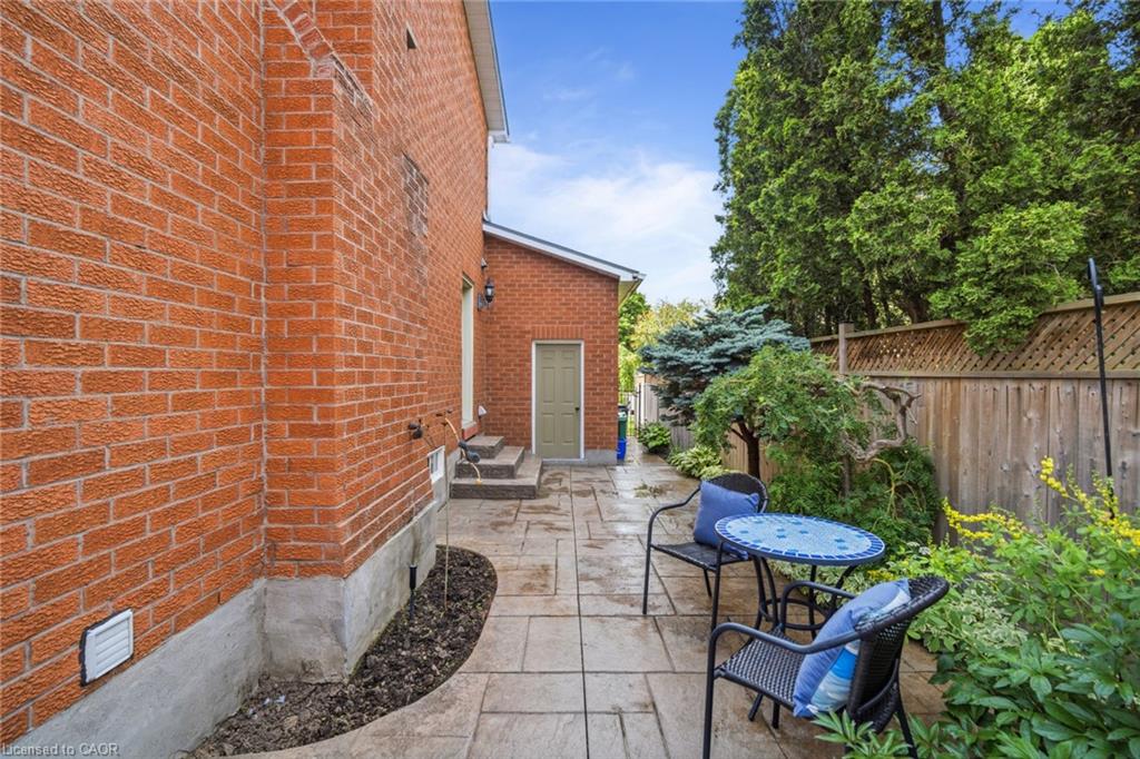 6144 Tenth Line W Property Photo 38