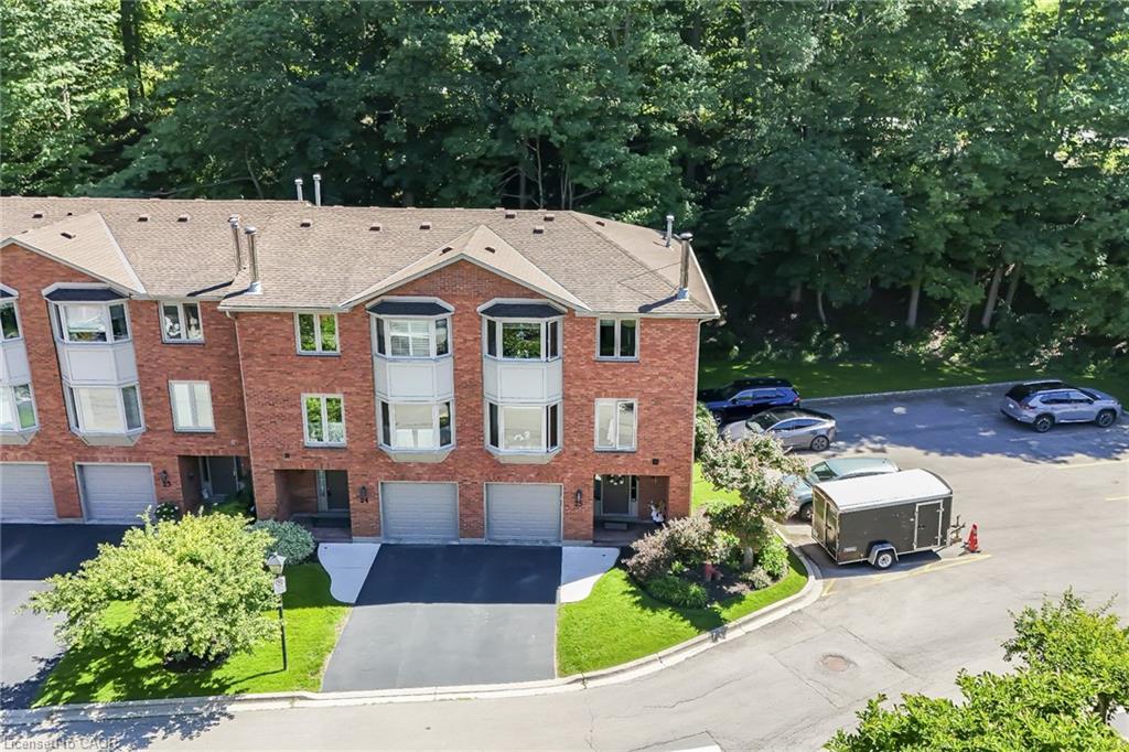 25-30 Osler Drive Property Photo 4