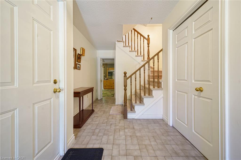 25-30 Osler Drive Property Photo 9