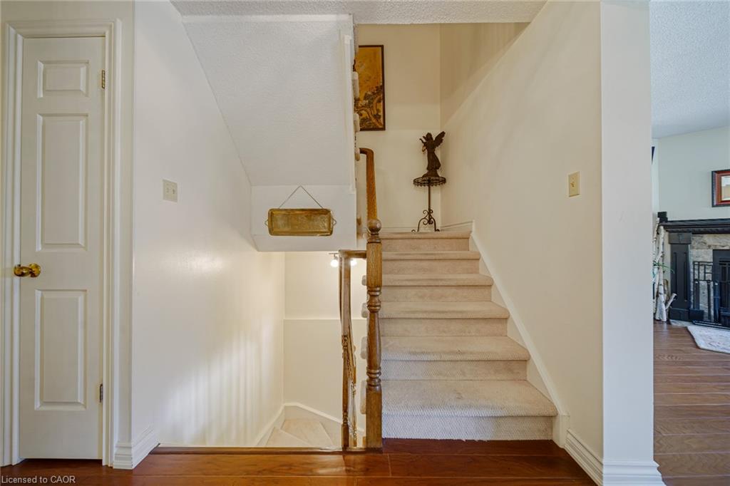 25-30 Osler Drive Property Photo 14