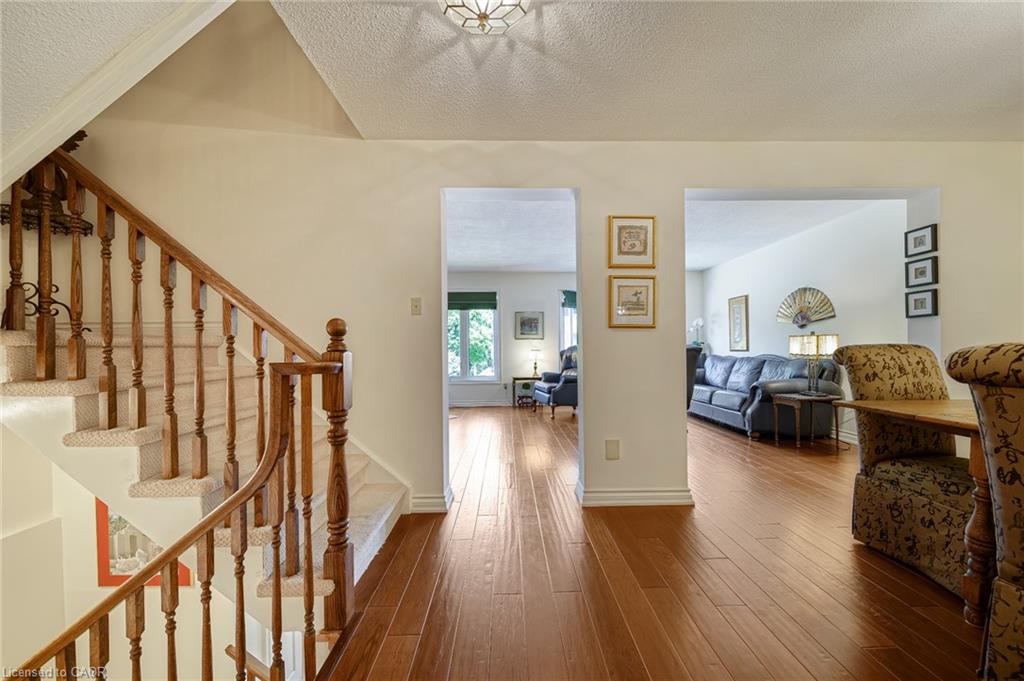 25-30 Osler Drive Property Photo 15