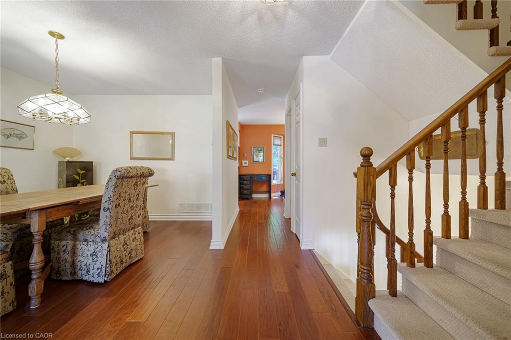 25-30 Osler Drive Property Photo 16