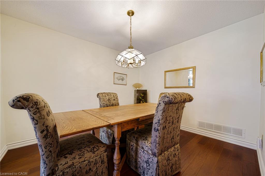 25-30 Osler Drive Property Photo 17