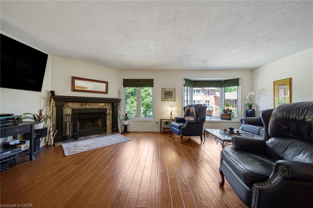 25-30 Osler Drive Property Photo 19