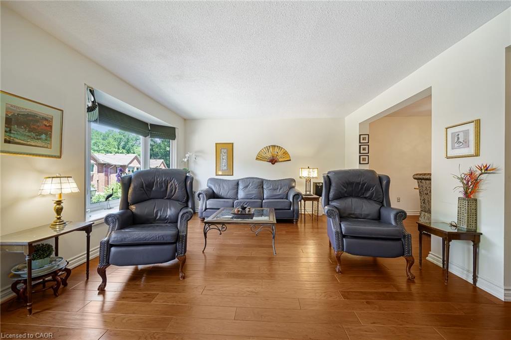 25-30 Osler Drive Property Photo 21
