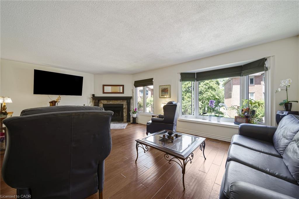 25-30 Osler Drive Property Photo 22