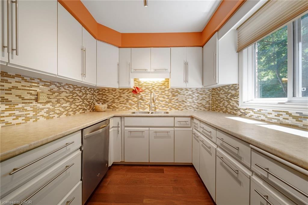 25-30 Osler Drive Property Photo 26