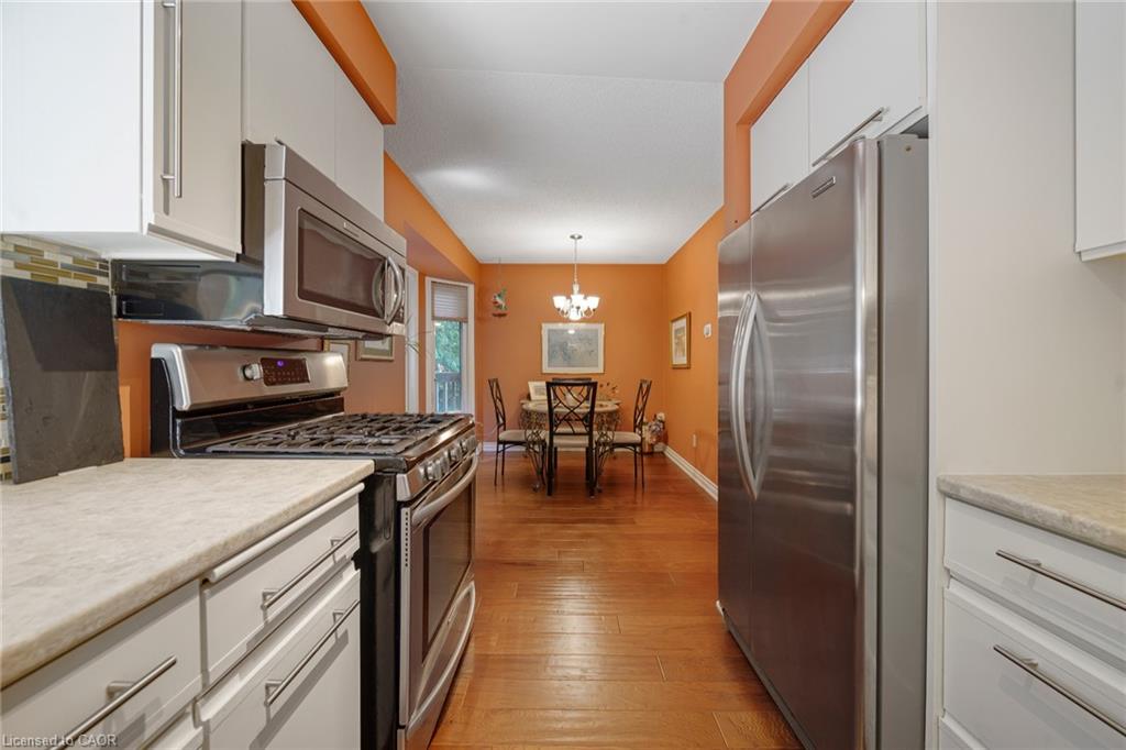 25-30 Osler Drive Property Photo 27