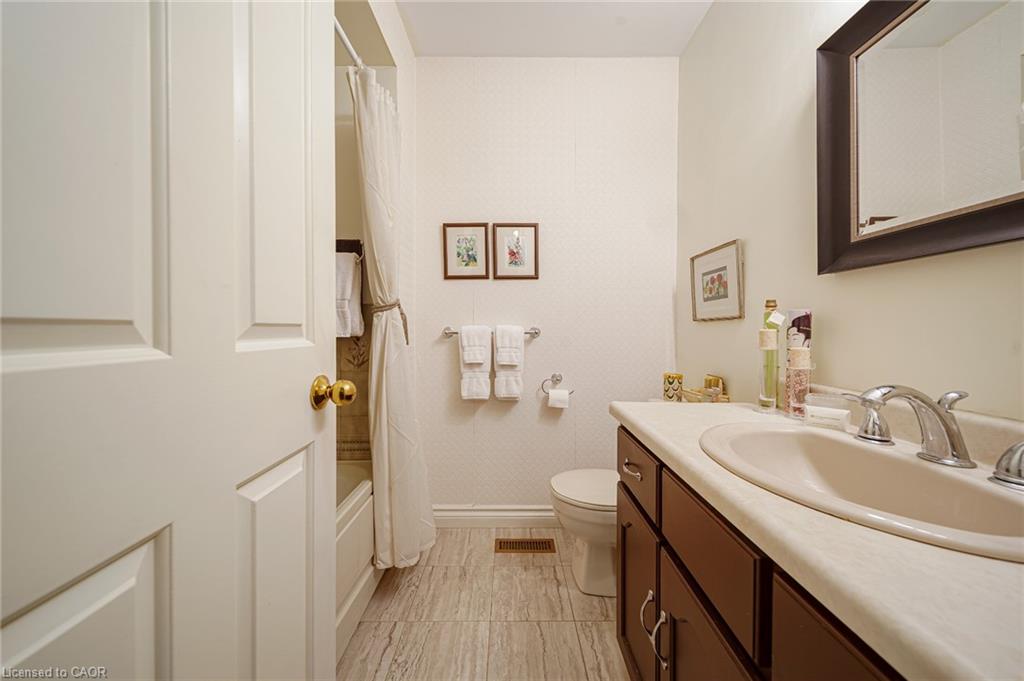 25-30 Osler Drive Property Photo 33